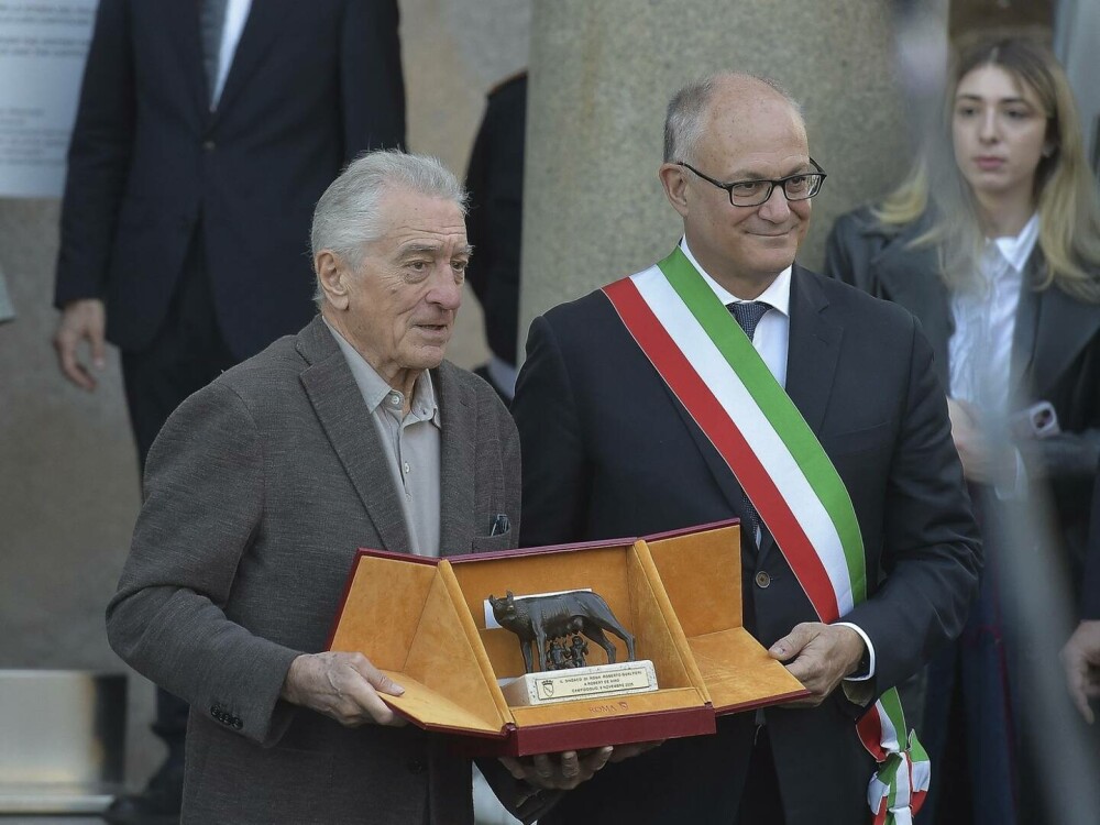 Papa Leon al XIV-lea l-a primit pe Robert De Niro la Vatican. „Familia mea are origini italiene