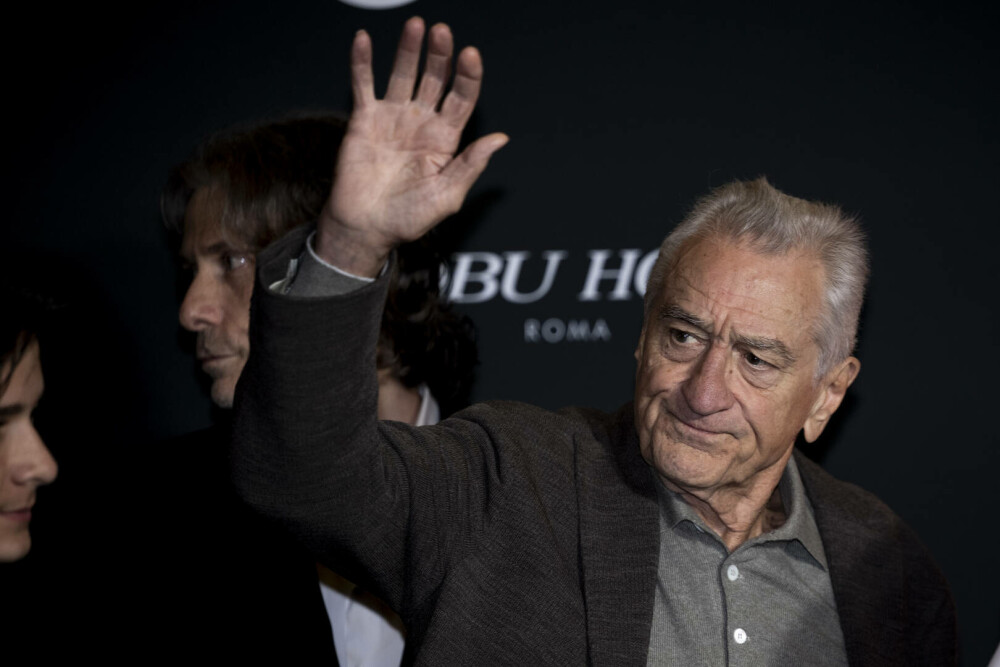 Papa Leon al XIV-lea l-a primit pe Robert De Niro la Vatican. „Familia mea are origini italiene