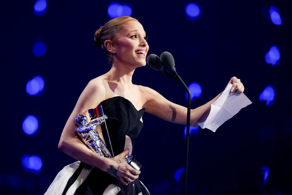Ariana Grande, apariție plină de eleganță la Opera din Paris alături de colegii din filmul „Wicked”. GALERIE FOTO - Imaginea 7