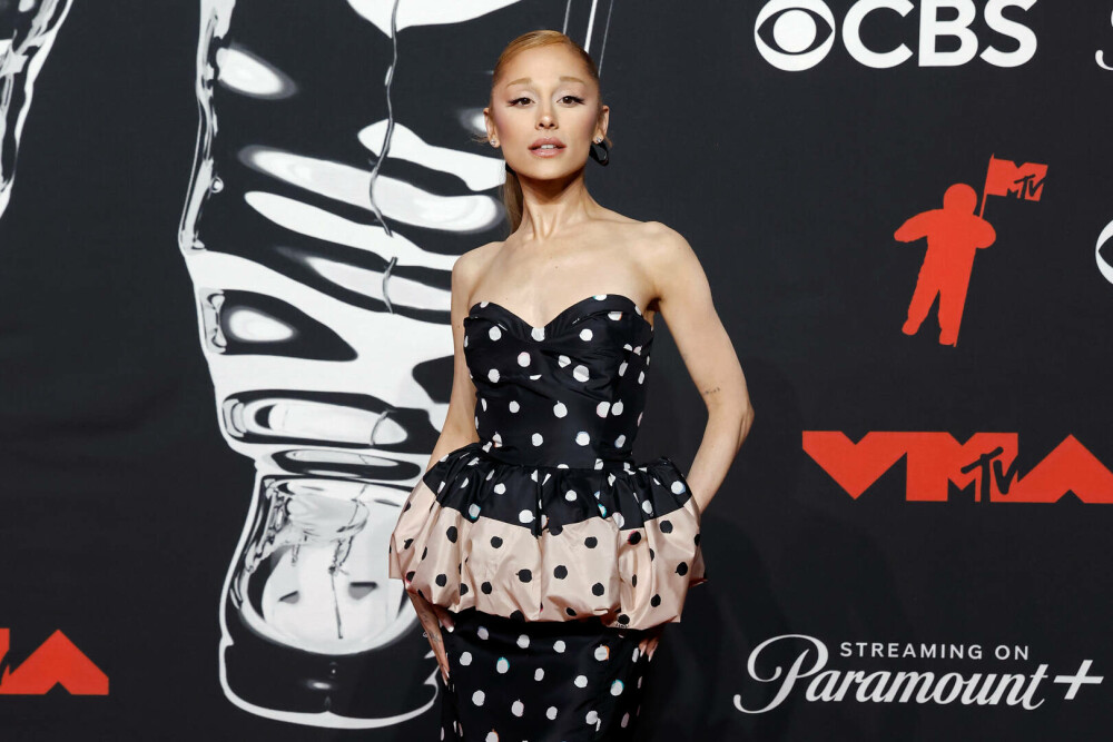 Ariana Grande, apariție plină de eleganță la Opera din Paris alături de colegii din filmul „Wicked”. GALERIE FOTO - Imaginea 9