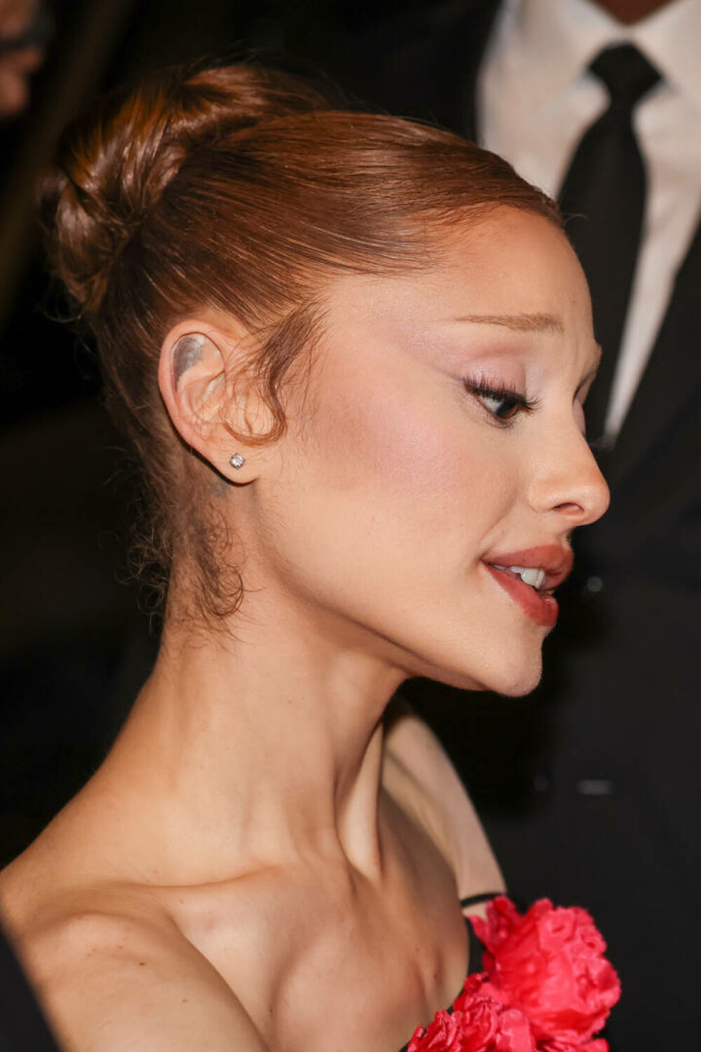 Ariana Grande, apariție plină de eleganță la Opera din Paris alături de colegii din filmul „Wicked”. GALERIE FOTO - Imaginea 22