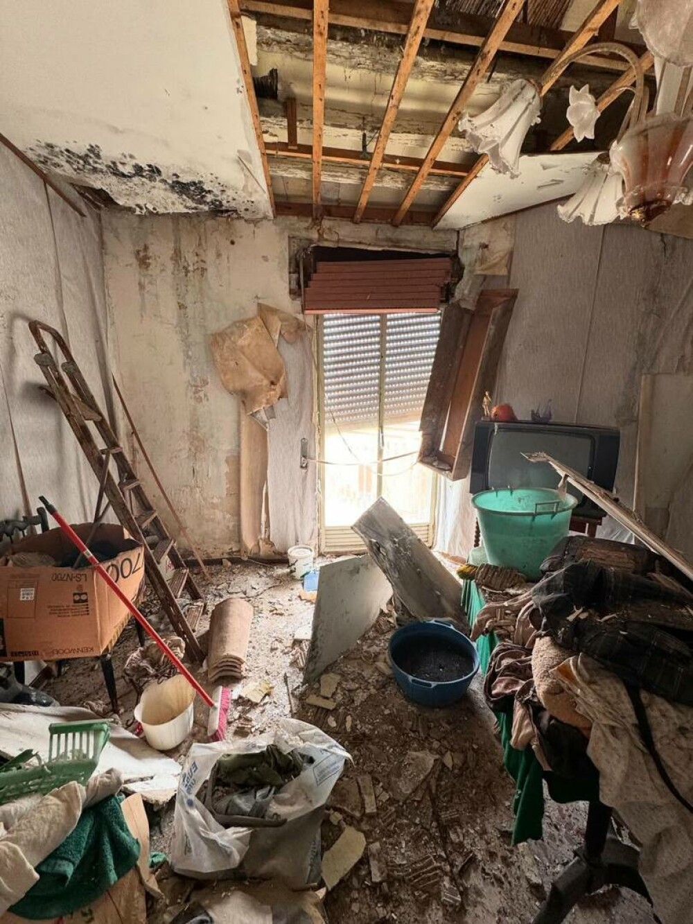 Un bărbat a cumpărat una dintre renumitele locuințe la un euro din Sicilia. Ce a descoperit: „S-a plătit practic singură” - Imaginea 2