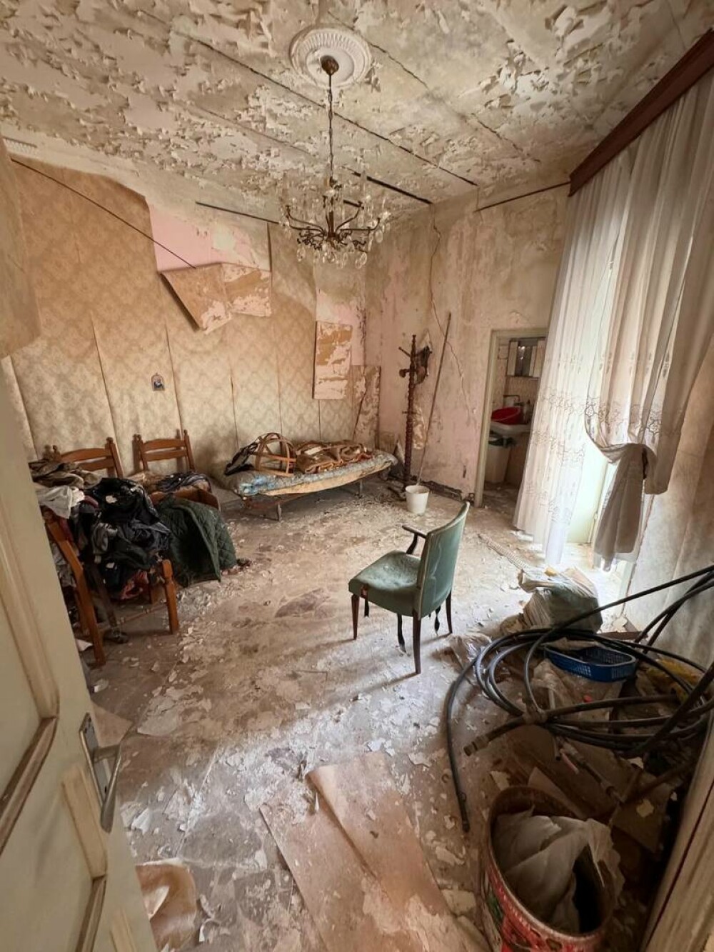 Un bărbat a cumpărat una dintre renumitele locuințe la un euro din Sicilia. Ce a descoperit: „S-a plătit practic singură” - Imaginea 4