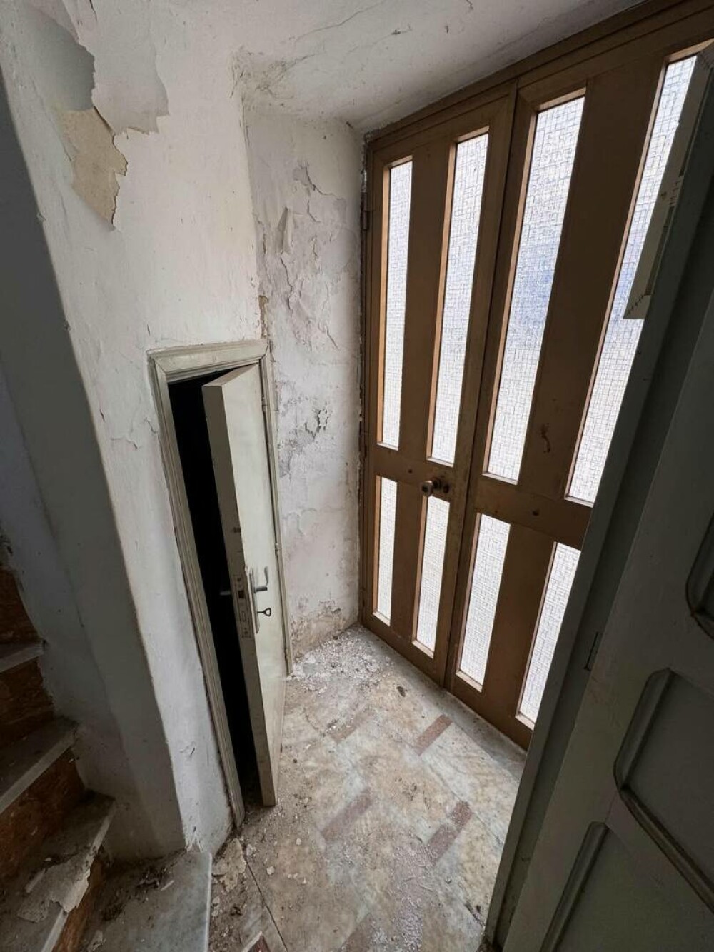 Un bărbat a cumpărat una dintre renumitele locuințe la un euro din Sicilia. Ce a descoperit: „S-a plătit practic singură” - Imaginea 6