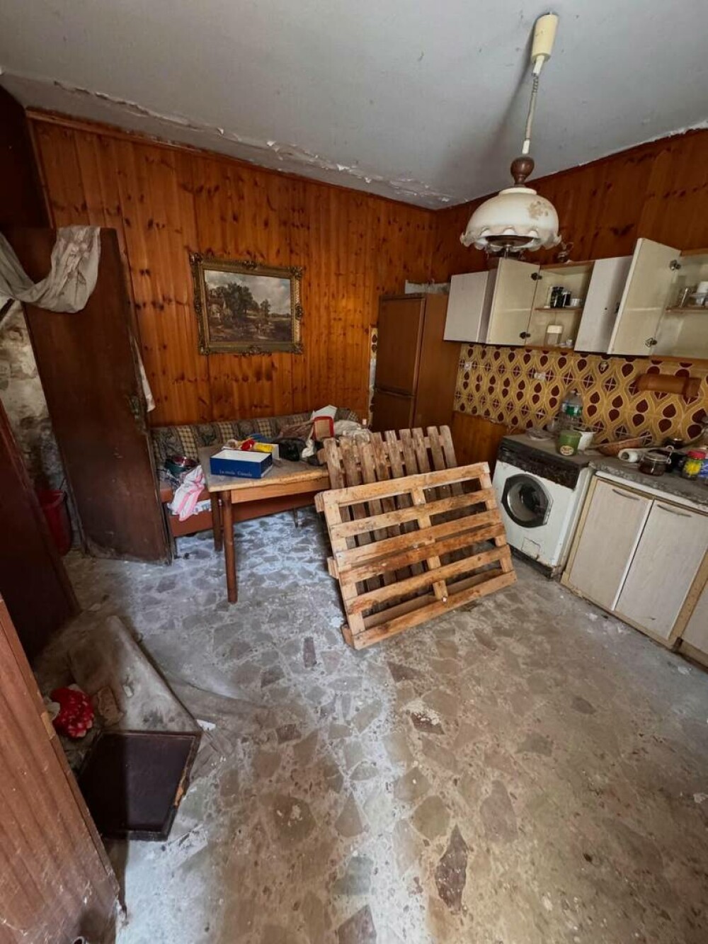 Un bărbat a cumpărat una dintre renumitele locuințe la un euro din Sicilia. Ce a descoperit: „S-a plătit practic singură” - Imaginea 7