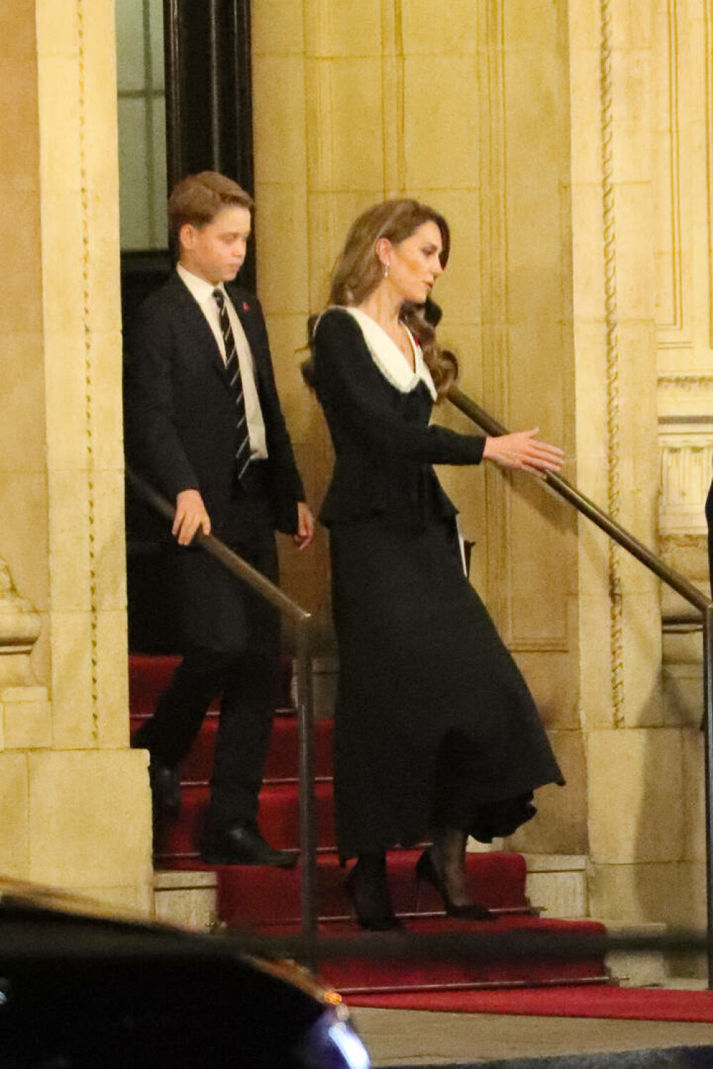 Prințesa Kate, apariție elegantă alături de Prințul George la ceremonia dedicată Zilei Comemorării. GALERIE FOTO - Imaginea 14