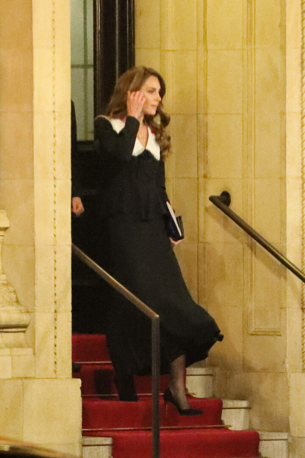 Prințesa Kate, apariție elegantă alături de Prințul George la ceremonia dedicată Zilei Comemorării. GALERIE FOTO - Imaginea 15