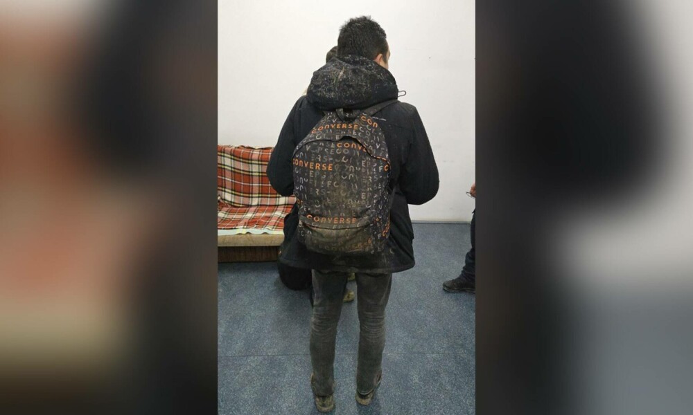 Percheziții în Poienile de sub Munte, Maramureș. Doi frați reținuți pentru trafic de migranți ucraineni. FOTO - Imaginea 2