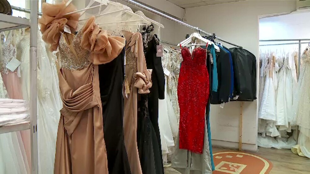 Fiscul licitează la preț de chilipir tot mai multe bunuri confiscate. Cât costă o rochie nouă de mireasă - Imaginea 4