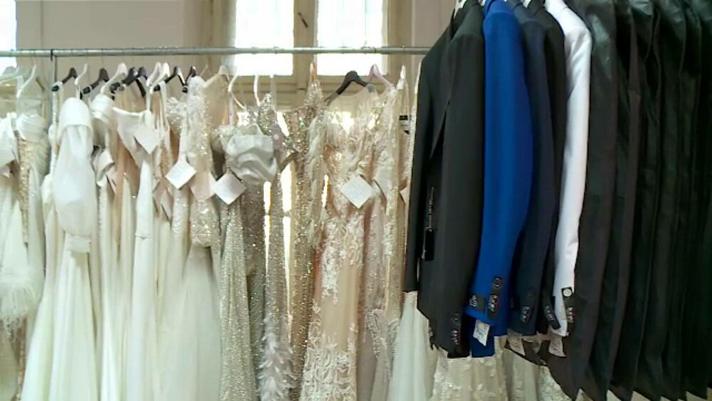 Fiscul licitează la preț de chilipir tot mai multe bunuri confiscate. Cât costă o rochie nouă de mireasă - Imaginea 9