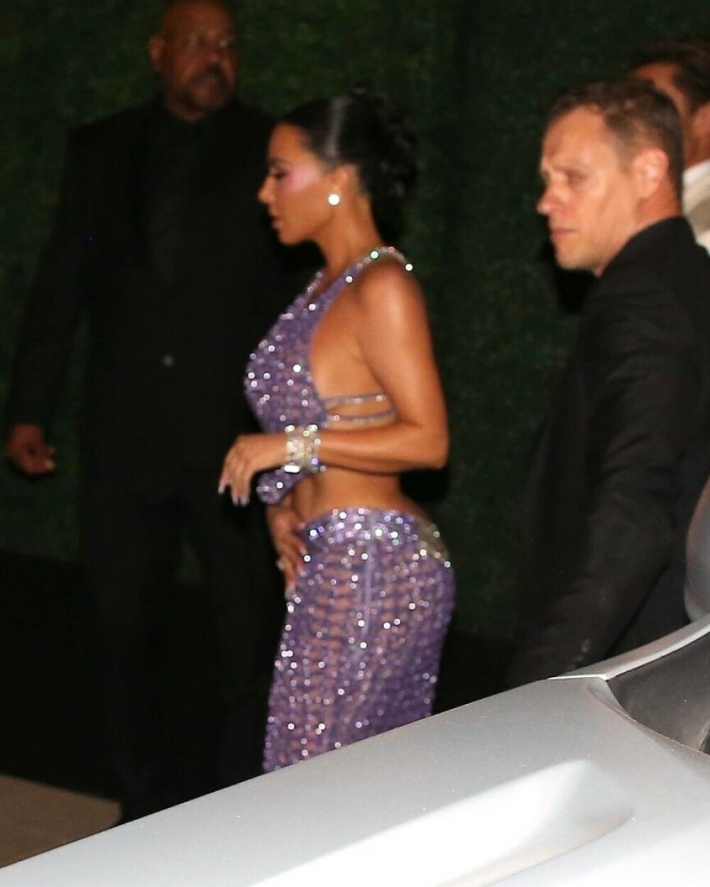 Surorile Kardashian au strălucit la aniversarea de 70 de ani a mamei lor. Petrecere la mega-conacul lui Jeff Bezos. FOTO - Imaginea 1