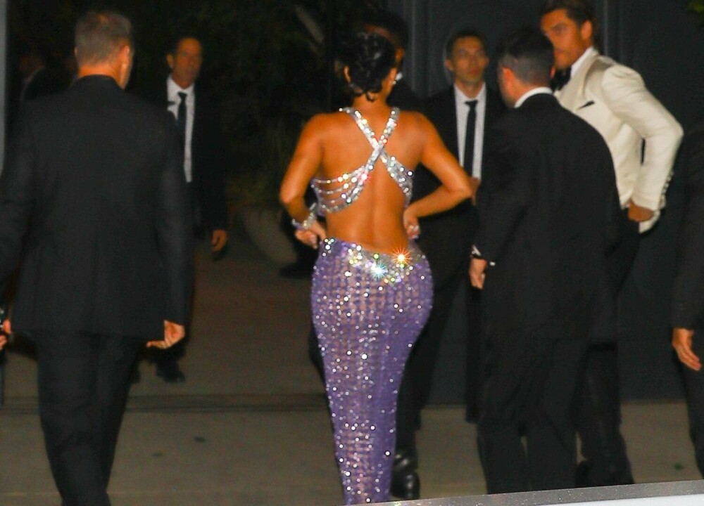 Surorile Kardashian au strălucit la aniversarea de 70 de ani a mamei lor. Petrecere la mega-conacul lui Jeff Bezos. FOTO - Imaginea 2