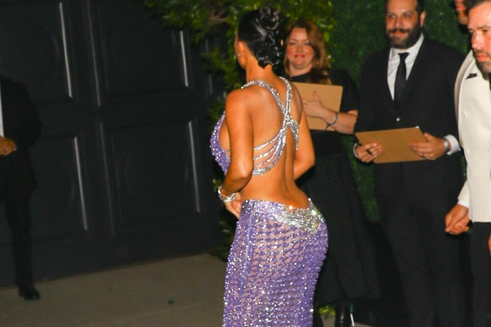 Surorile Kardashian au strălucit la aniversarea de 70 de ani a mamei lor. Petrecere la mega-conacul lui Jeff Bezos. FOTO - Imaginea 3