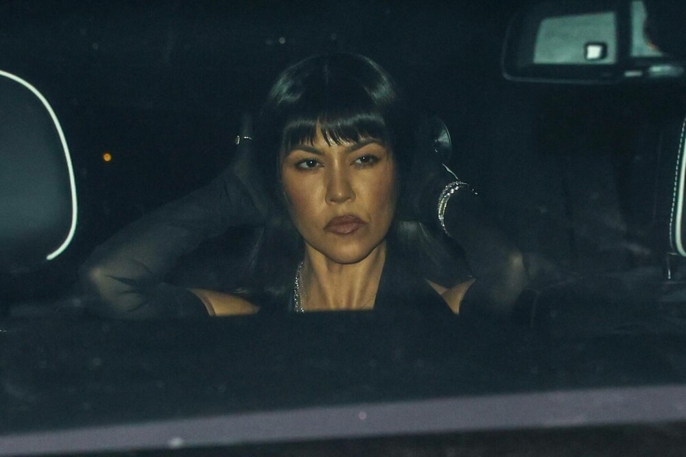 Surorile Kardashian au strălucit la aniversarea de 70 de ani a mamei lor. Petrecere la mega-conacul lui Jeff Bezos. FOTO - Imaginea 5