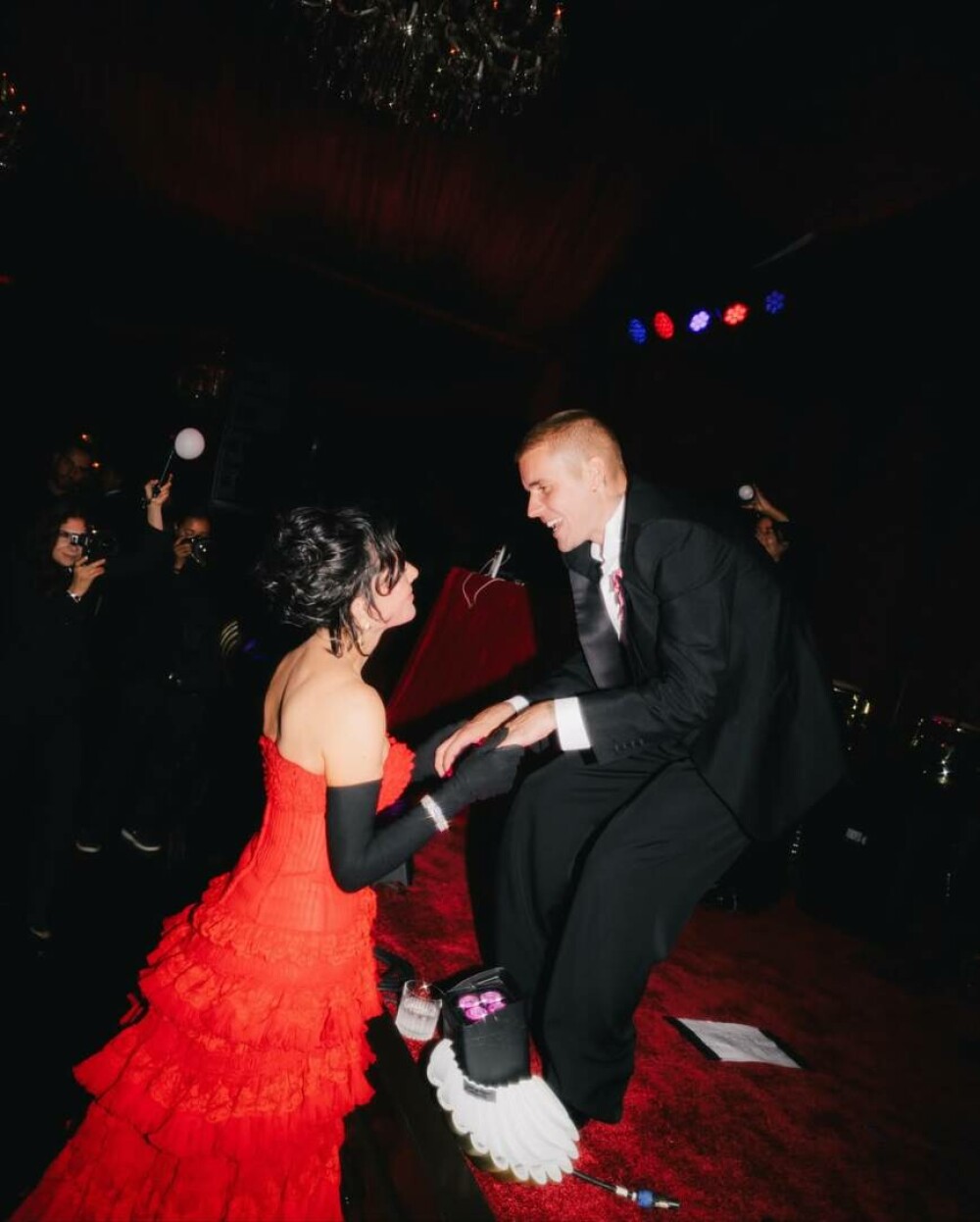 Surorile Kardashian au strălucit la aniversarea de 70 de ani a mamei lor. Petrecere la mega-conacul lui Jeff Bezos. FOTO - Imaginea 31