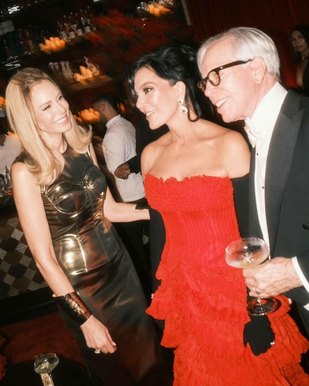 Surorile Kardashian au strălucit la aniversarea de 70 de ani a mamei lor. Petrecere la mega-conacul lui Jeff Bezos. FOTO - Imaginea 43