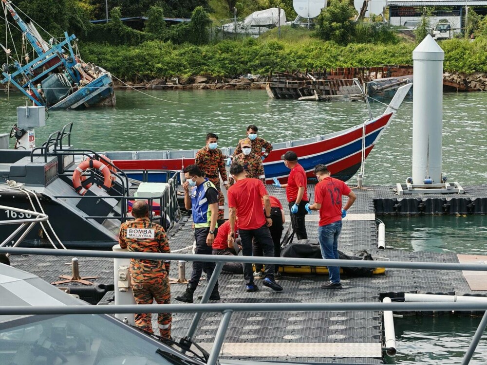 Cel puţin 21 de morţi după naufragiul unei ambarcaţiuni cu migranţi rohingya în apropiere de Malaezia şi Thailanda. FOTO - Imaginea 3