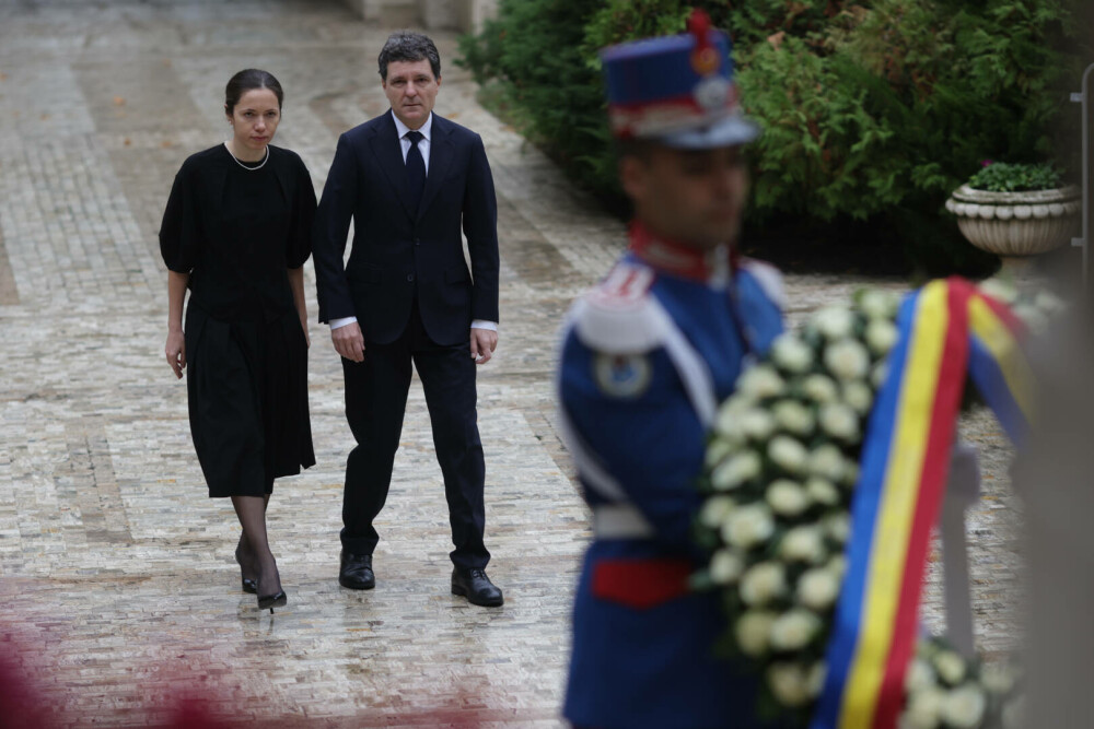 Moment istoric. Românii își iau rămas-bun de la ultimul domn al Moldovei, Grigore Alexandru Ghyka. GALERIE FOTO - Imaginea 4