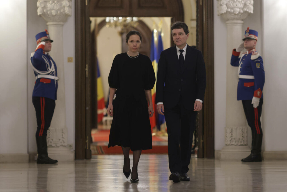 Moment istoric. Românii își iau rămas-bun de la ultimul domn al Moldovei, Grigore Alexandru Ghyka. GALERIE FOTO - Imaginea 7