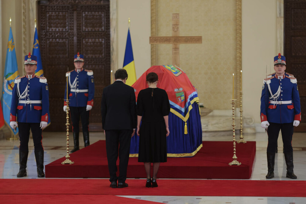 Moment istoric. Românii își iau rămas-bun de la ultimul domn al Moldovei, Grigore Alexandru Ghyka. GALERIE FOTO - Imaginea 8