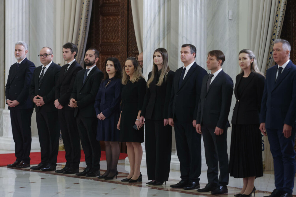 Moment istoric. Românii își iau rămas-bun de la ultimul domn al Moldovei, Grigore Alexandru Ghyka. GALERIE FOTO - Imaginea 10