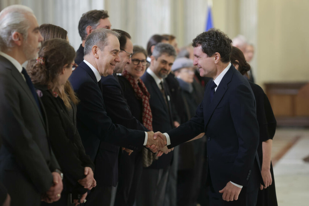 Moment istoric. Românii își iau rămas-bun de la ultimul domn al Moldovei, Grigore Alexandru Ghyka. GALERIE FOTO - Imaginea 17