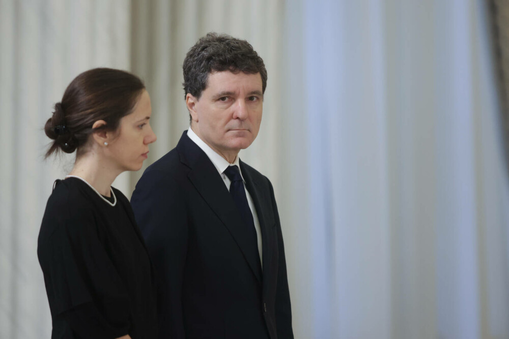 Moment istoric. Românii își iau rămas-bun de la ultimul domn al Moldovei, Grigore Alexandru Ghyka. GALERIE FOTO - Imaginea 19