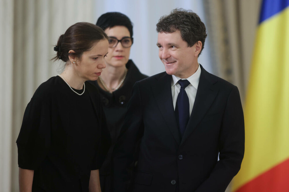 Moment istoric. Românii își iau rămas-bun de la ultimul domn al Moldovei, Grigore Alexandru Ghyka. GALERIE FOTO - Imaginea 21