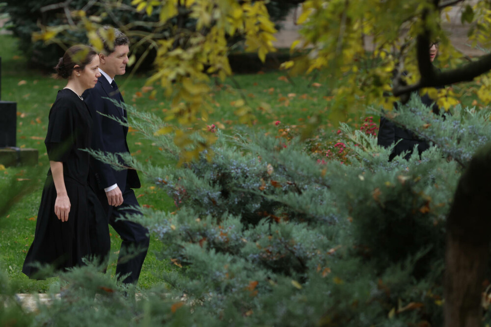 Moment istoric. Românii își iau rămas-bun de la ultimul domn al Moldovei, Grigore Alexandru Ghyka. GALERIE FOTO - Imaginea 27