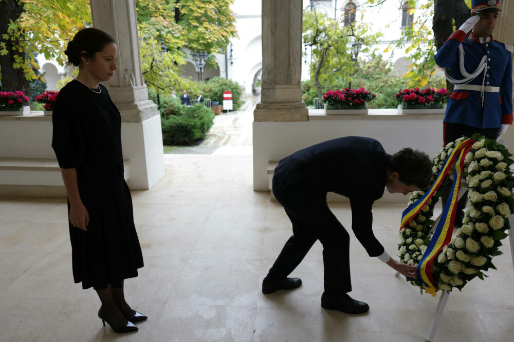 Moment istoric. Românii își iau rămas-bun de la ultimul domn al Moldovei, Grigore Alexandru Ghyka. GALERIE FOTO - Imaginea 29