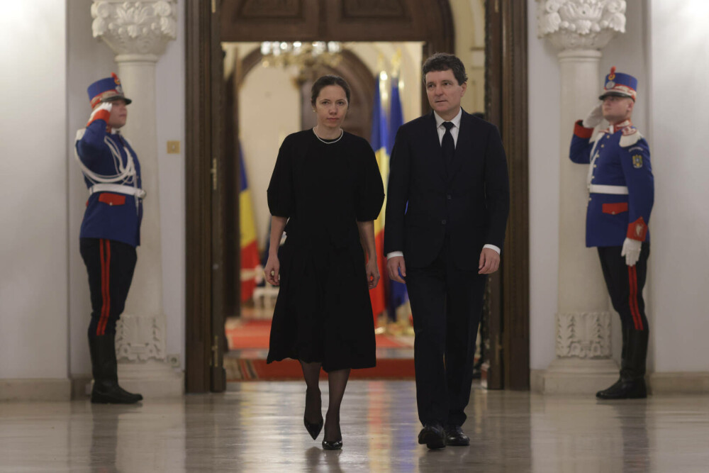 Moment istoric. Românii își iau rămas-bun de la ultimul domn al Moldovei, Grigore Alexandru Ghyka. GALERIE FOTO - Imaginea 31