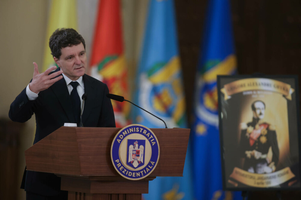 Moment istoric. Românii își iau rămas-bun de la ultimul domn al Moldovei, Grigore Alexandru Ghyka. GALERIE FOTO - Imaginea 33