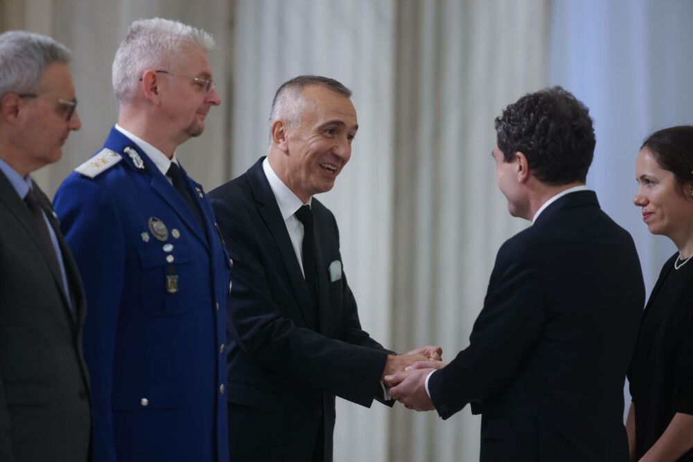 Moment istoric. Românii își iau rămas-bun de la ultimul domn al Moldovei, Grigore Alexandru Ghyka. GALERIE FOTO - Imaginea 35