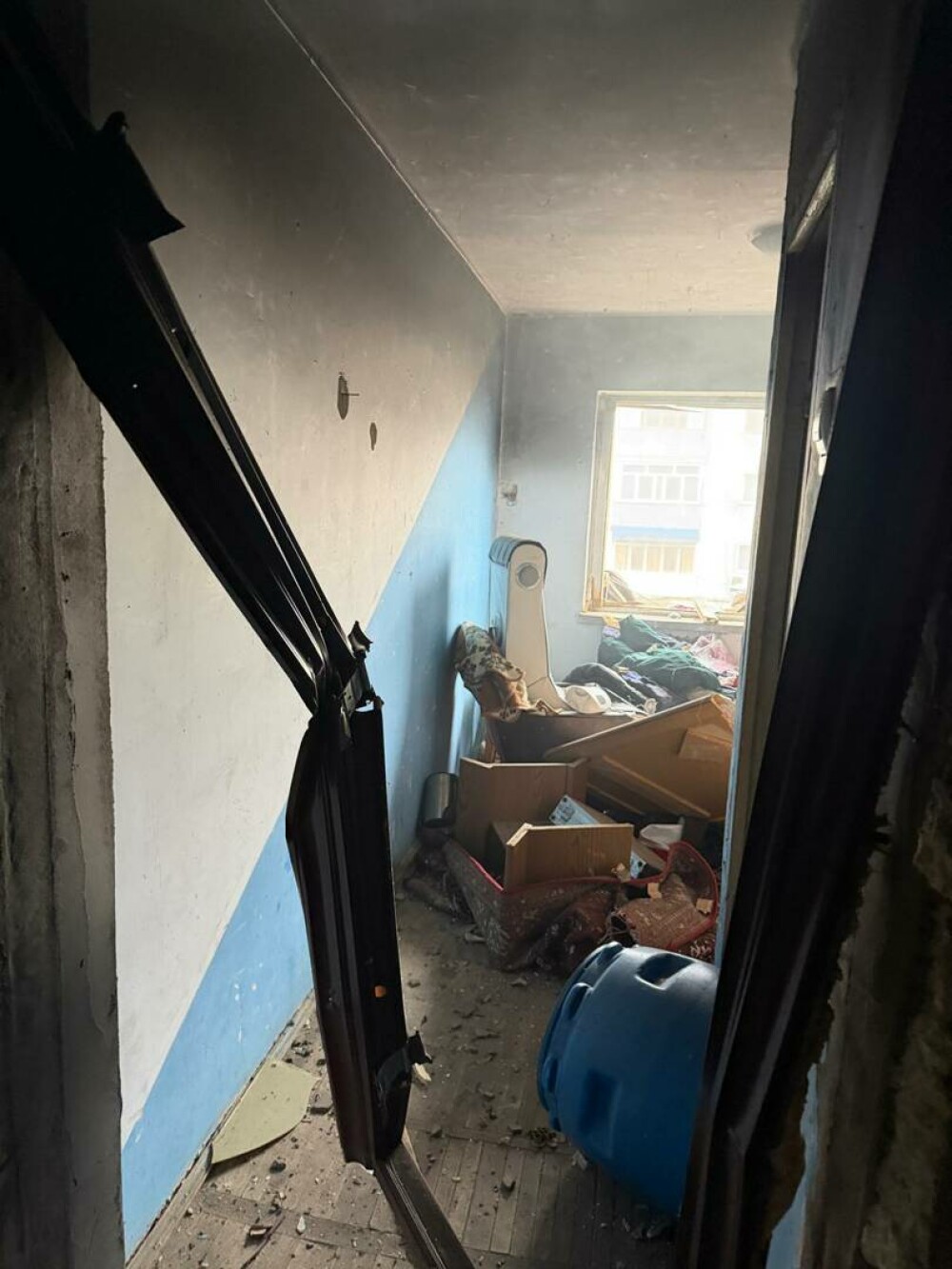 Explozie urmată de incendiu, într-un bloc din Balș, produsă de o butelie GPL. Două persoane au suferit arsuri - Imaginea 3