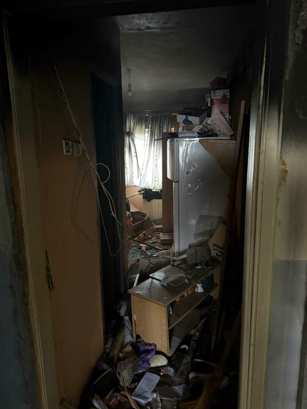 Explozie urmată de incendiu, într-un bloc din Balș, produsă de o butelie GPL. Două persoane au suferit arsuri - Imaginea 5