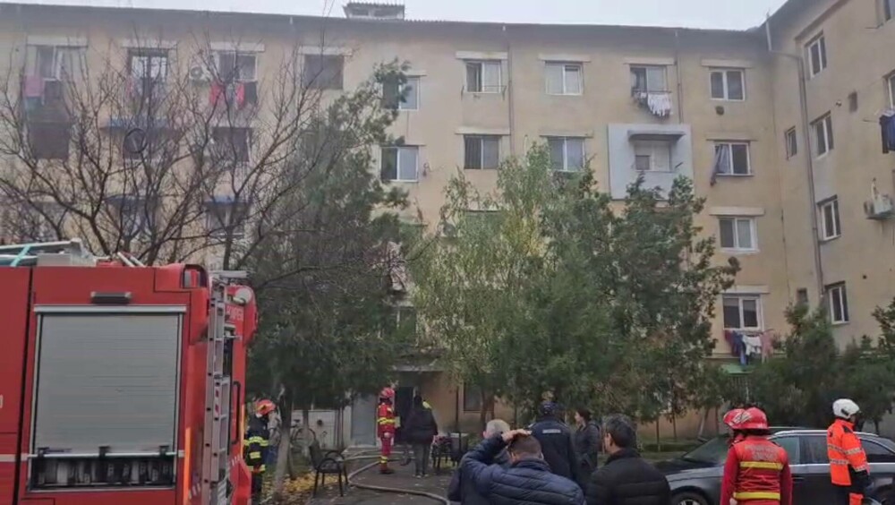 Explozie urmată de incendiu, într-un bloc din Balș, produsă de o butelie GPL. Două persoane au suferit arsuri - Imaginea 12