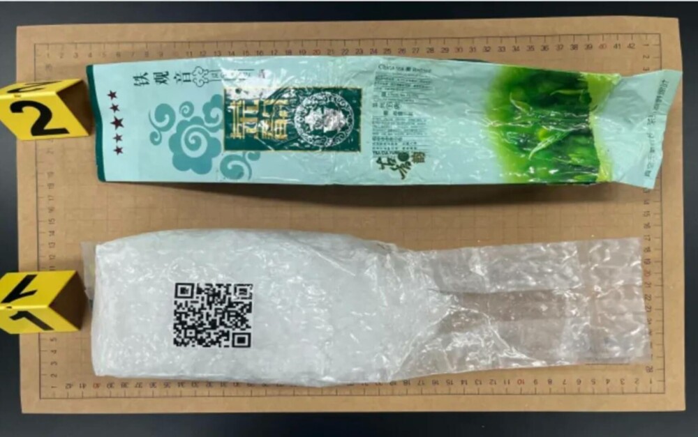 Aproximativ 38 de kilograme de plicuri de „ceai” au ajuns în mod misterios pe malul unei insule. Ce se ascundea în ele - Imaginea 4