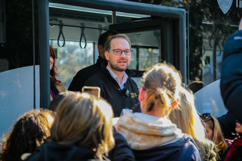 Cum arată noile troleibuze electrice de 352 milioane lei din Timișoara. Au o lungime de 12 metri. GALERIE FOTO - Imaginea 1