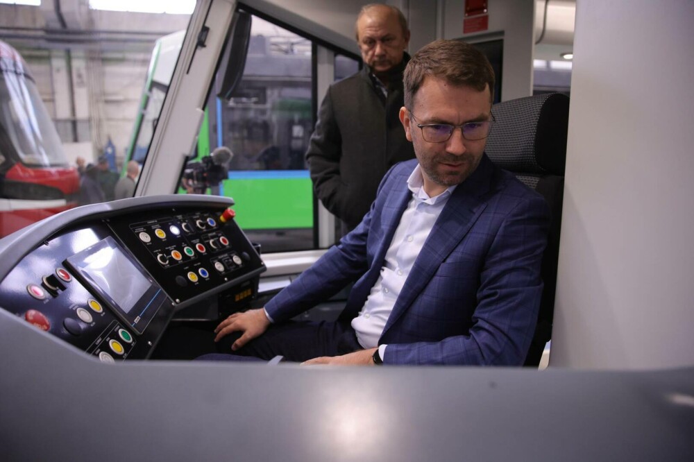 Cine este Cătălin Drulă, candidatul USR la Primăria Capitalei, despre care unii liberali au spus că ”nu e om, e câine” - Imaginea 12