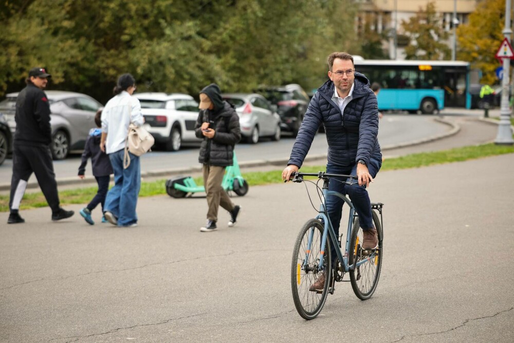 Cine este Cătălin Drulă, candidatul USR la Primăria Capitalei, despre care unii liberali au spus că ”nu e om, e câine” - Imaginea 14
