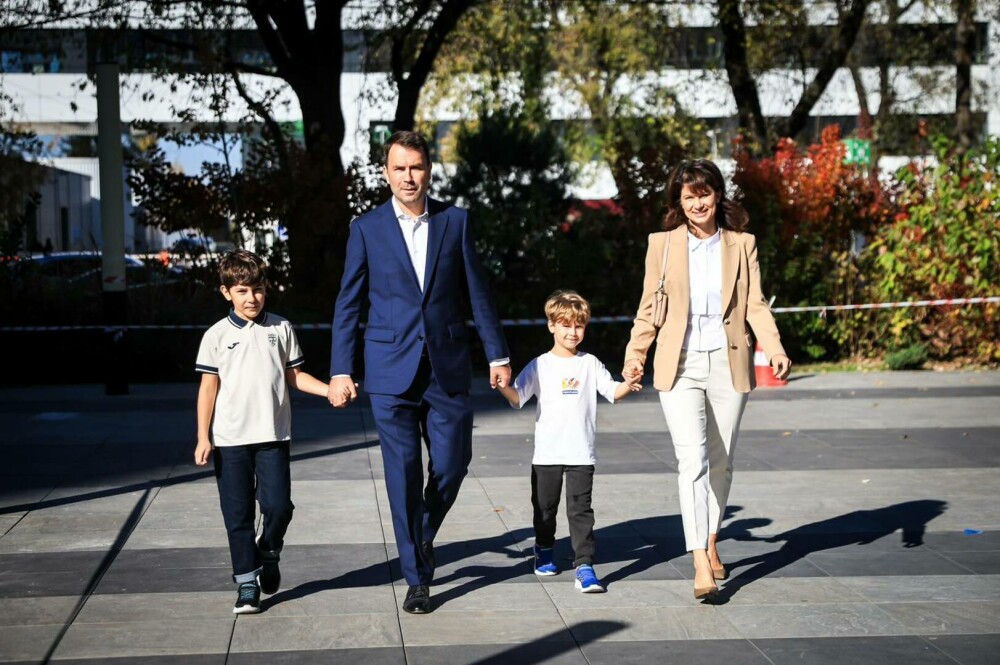 Cine este Cătălin Drulă, candidatul USR la Primăria Capitalei, despre care unii liberali au spus că ”nu e om, e câine” - Imaginea 16