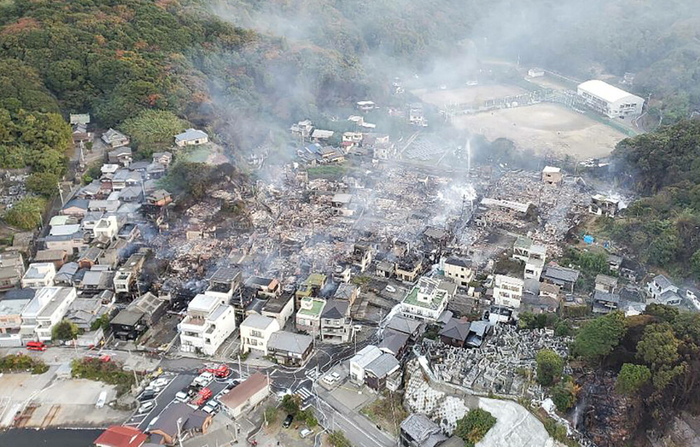 Un incendiu fără precedent în ultimii 50 de ani a cuprins un oraş din Japonia. O persoană a murit şi 170 de case, în flăcări - Imaginea 6