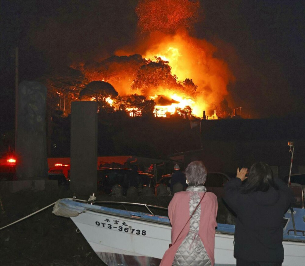 Un incendiu fără precedent în ultimii 50 de ani a cuprins un oraş din Japonia. O persoană a murit şi 170 de case, în flăcări - Imaginea 9