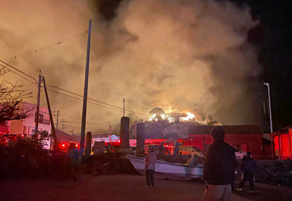 Un incendiu fără precedent în ultimii 50 de ani a cuprins un oraş din Japonia. O persoană a murit şi 170 de case, în flăcări - Imaginea 10