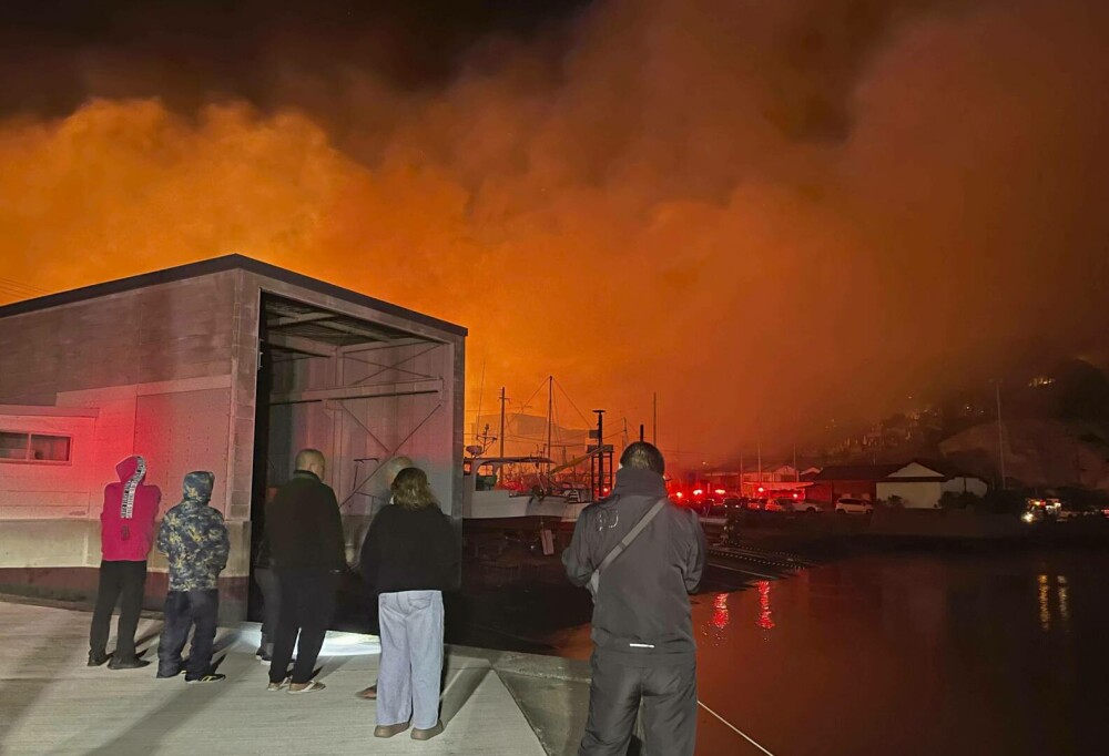 Un incendiu fără precedent în ultimii 50 de ani a cuprins un oraş din Japonia. O persoană a murit şi 170 de case, în flăcări - Imaginea 11