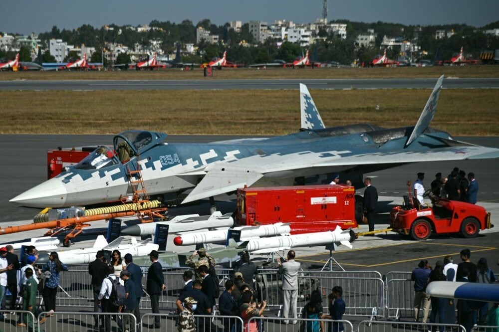 Rusia și-a prezentat avionul de luptă invizibil pe radar. Imagini surprinse cu temuta aeronavă Suhoi 57 | GALERIE FOTO - Imaginea 2