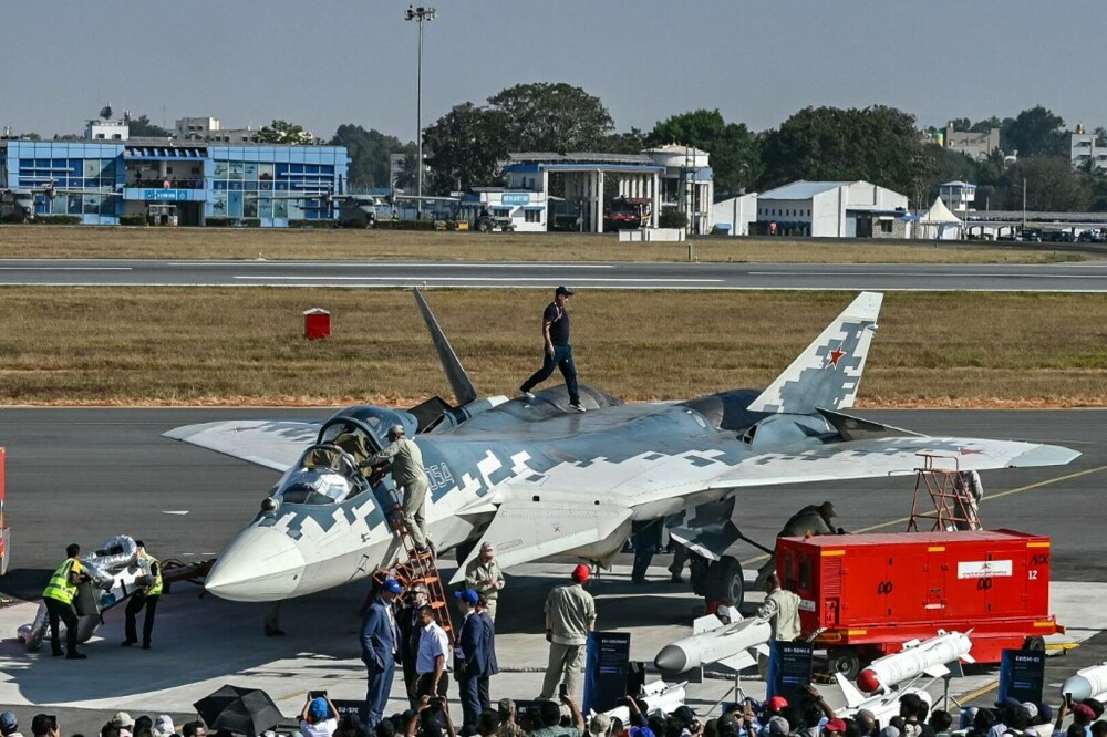 Rusia și-a prezentat avionul de luptă invizibil pe radar. Imagini surprinse cu temuta aeronavă Suhoi 57 | GALERIE FOTO - Imaginea 5