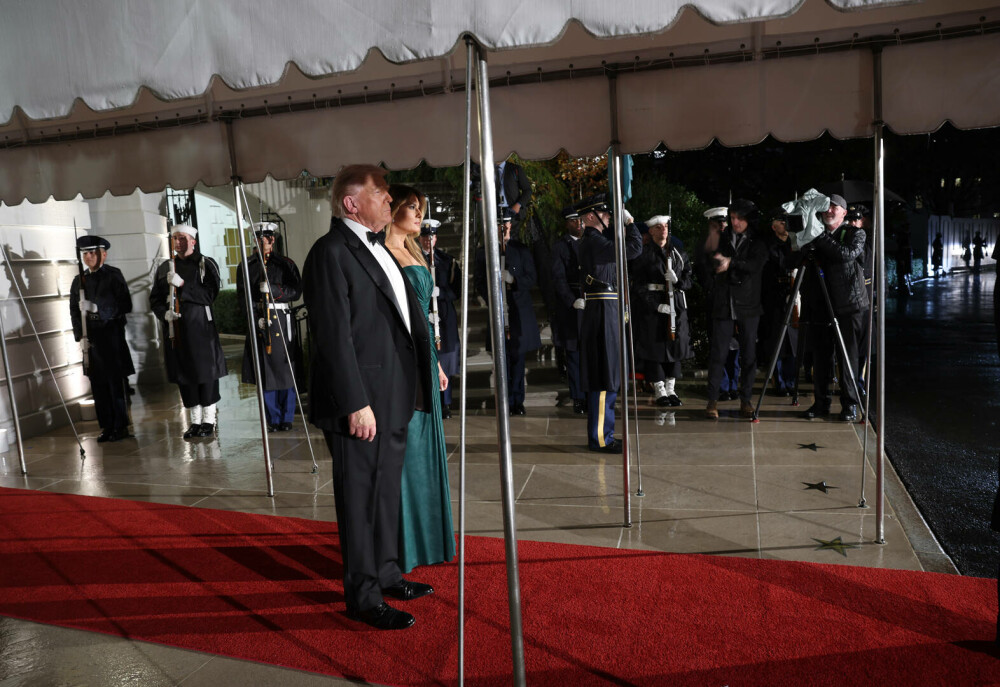 Melania Trump, apariție remarcabilă la brațul lui Donald Trump, de Ziua Recunoștinței. Ce ținută a purtat. GALERIE FOTO - Imaginea 32