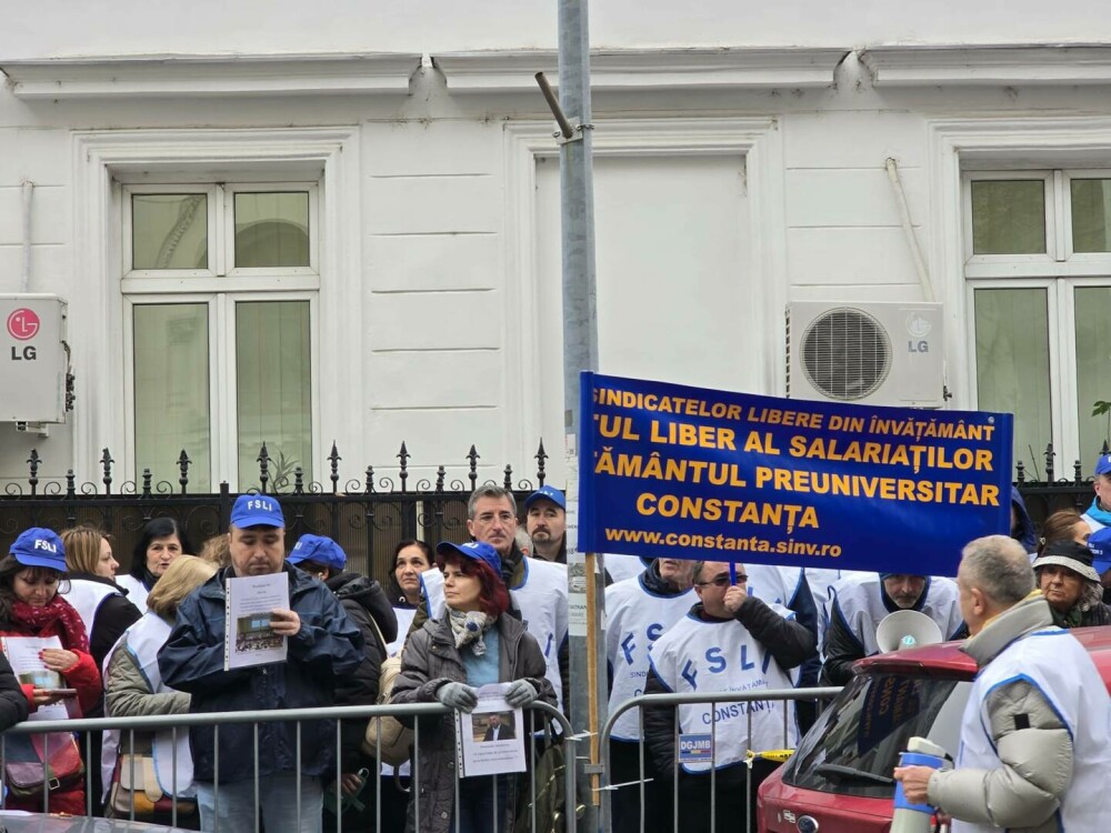 Sindicaliștii din învățământ, protest față de tăierile de personal: „Profesorii nu sunt vinovații crizei din țară”. VIDEO - Imaginea 3