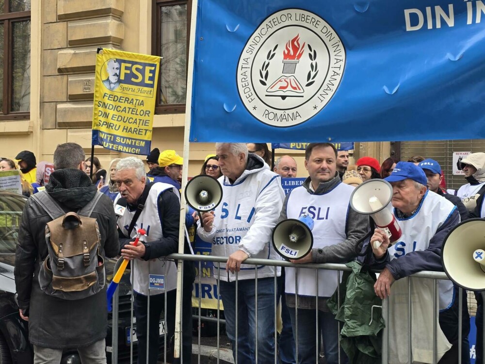 Sindicaliștii din învățământ, protest față de tăierile de personal: „Profesorii nu sunt vinovații crizei din țară”. VIDEO - Imaginea 7